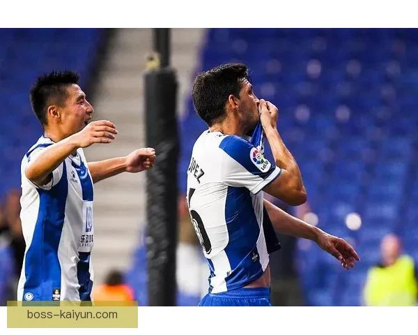 亚特兰大进攻套路焕新升级，战术解析表现亮眼，未来发展备受期待